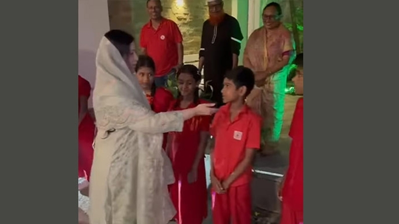 ‘সুরভী’র শিশুদের ভালোবাসায় সিক্ত জুবাইদা রহমান