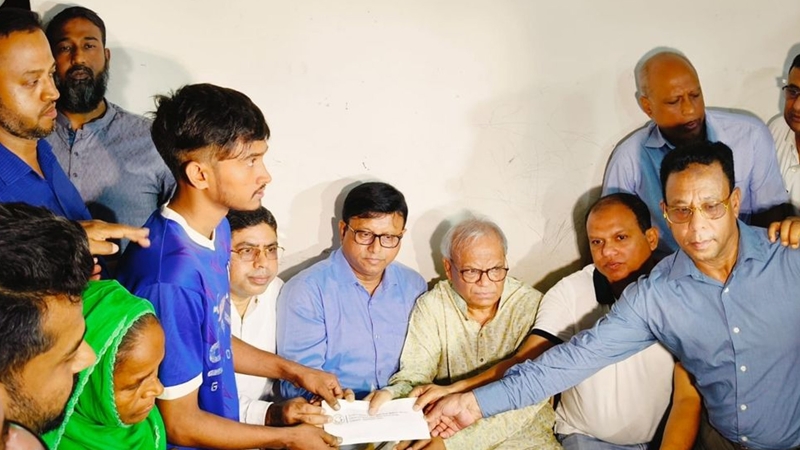 জুলাই আহত রাকিবুলের খোঁজ নিলেন তারেক রহমান