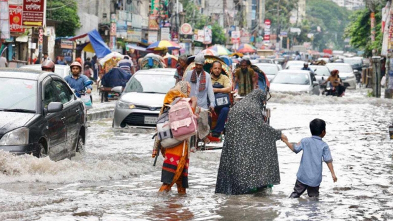 রাজধানীতে জলাবদ্ধতায় নগরবাসীর দুর্ভোগ