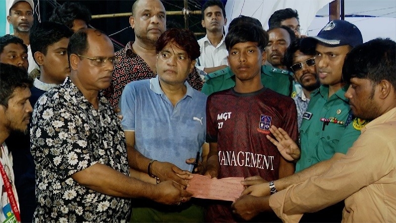 গরু নিয়ে এসে দুর্ঘটনায় বাবা হারানো আশরাফুলের পাশে তারেক রহমান