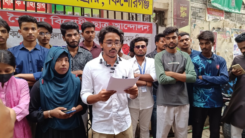 বৈষম্যবিরোধী ছাত্র আন্দোলন : পদত্যাগের হিড়িক