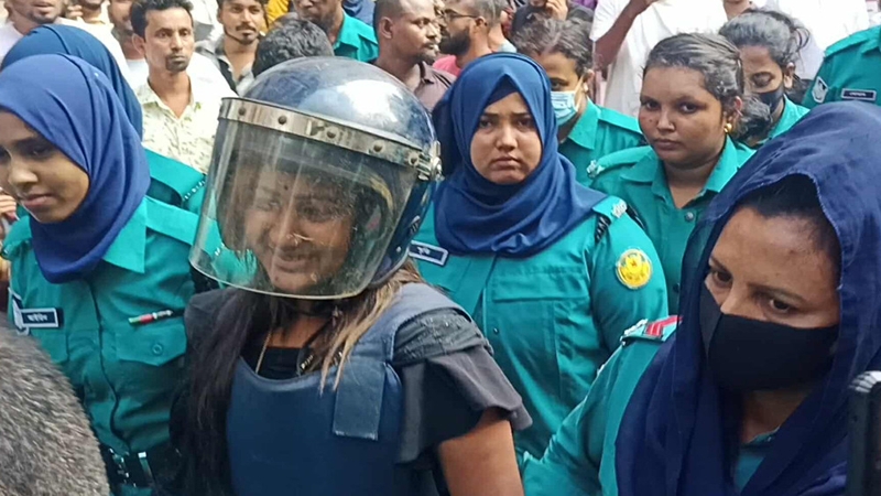 হিরো আলমের মামলায় জামিন পেলেন বন্ধুসহ রিয়া মনি