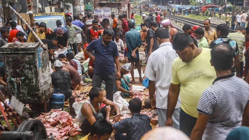 রাজধানীতে ৩০০ টাকায় মিলছে কোরবানির মাংস