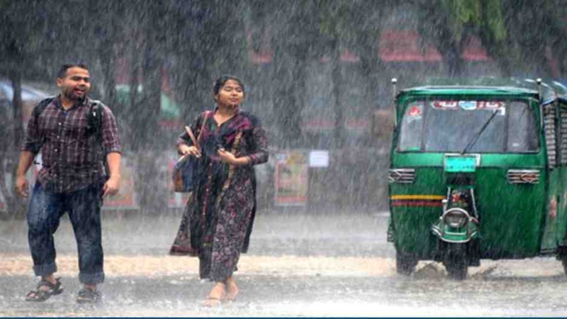 সকাল থেকে বৃষ্টি, অফিসযাত্রায় ভোগান্তি