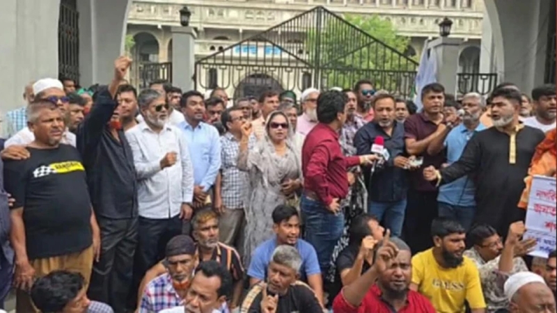 আজও নগর ভবনের সামনে ইশরাক সমর্থকদের বিক্ষোভ