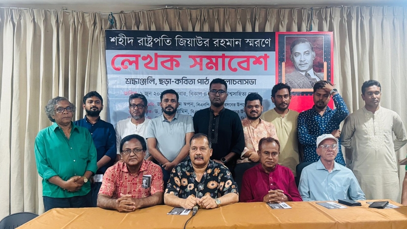 রাজনীতিবিদদের পথ দেখাবেন লেখকরা: স্বপন