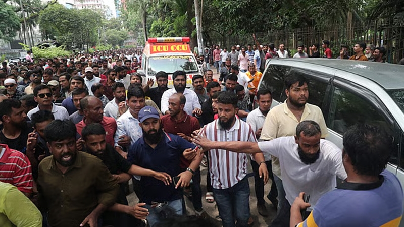 কাকরাইল-মৎস্য ভবন মোড় লোকারণ্য