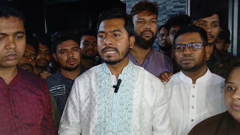 মধ্যরাতে স্বরাষ্ট্র উপদেষ্টার বাসভবনে নুরুল হক