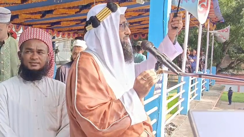 শোলাকিয়ায় দেশের সবচেয়ে বড় ঈদ জামাত অনুষ্ঠিত