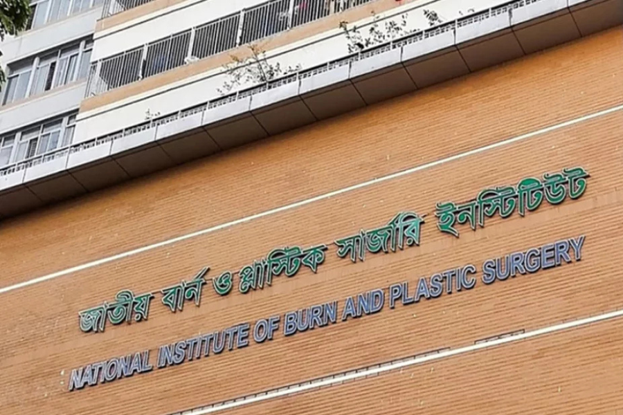 উত্তরায় রেস্টুরেন্টে আগুন: দগ্ধ ৭ জনকে বার্ন ইনস্টিটিউটে ভর্তি