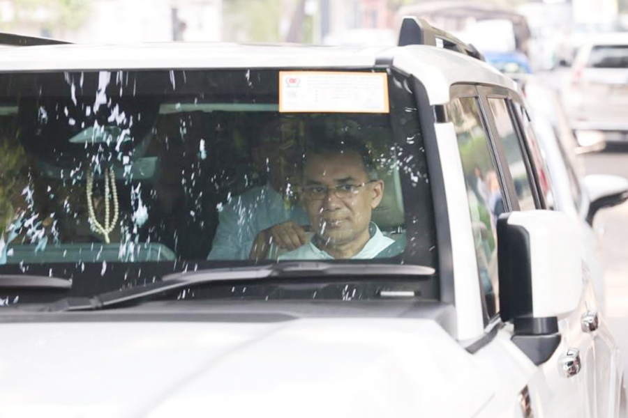 ভিআইপি প্রটোকল ছাড়া চলাচল, রাজধানীতে গতি বেড়েছে যানবাহনের