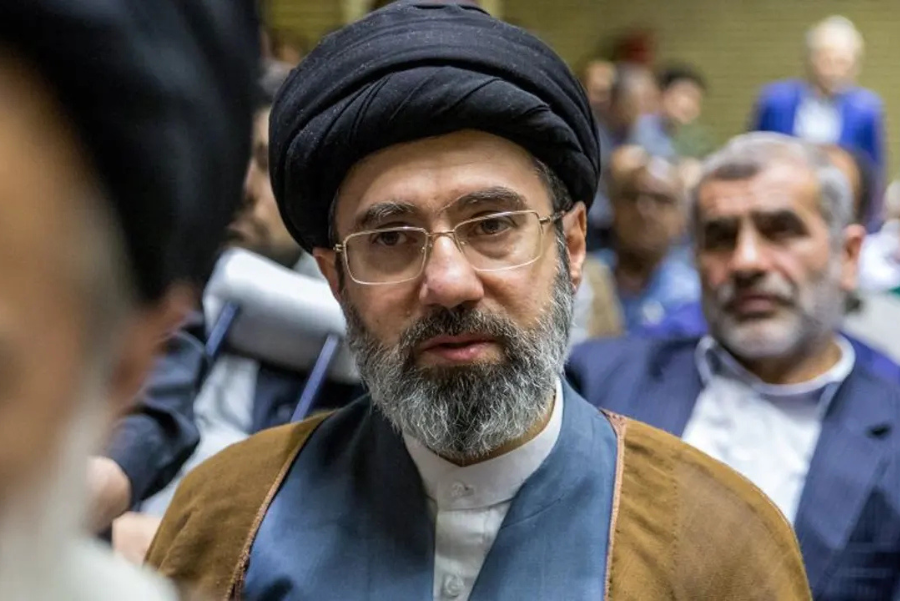 ইরানের নতুন সর্বোচ্চ নেতাকে নিয়ে ব্রিটিশ সংবাদমাধ্যমের চাঞ্চল্যকর তথ্য