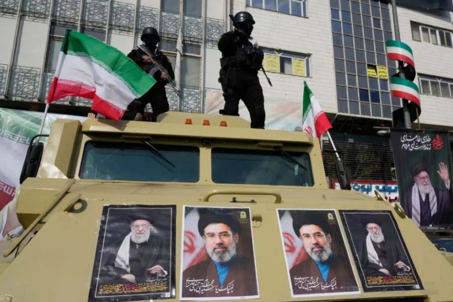 মধ্যপ্রাচ্যে হোটেল-বাসাবাড়িতে আশ্রয় মার্কিন সেনাদের, খুঁজছে ইরান