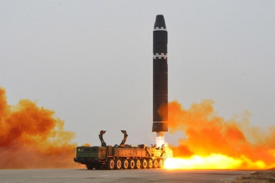 জাপান সাগরে পর পর ১০টি ব্যালিস্টিক ক্ষেপণাস্ত্র ছুড়লেন কিম