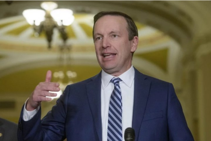 ইরান যুদ্ধের নিয়ন্ত্রণ হারিয়েছেন ট্রাম্প, মার্কিন সিনেটরের হুঁশিয়ারি