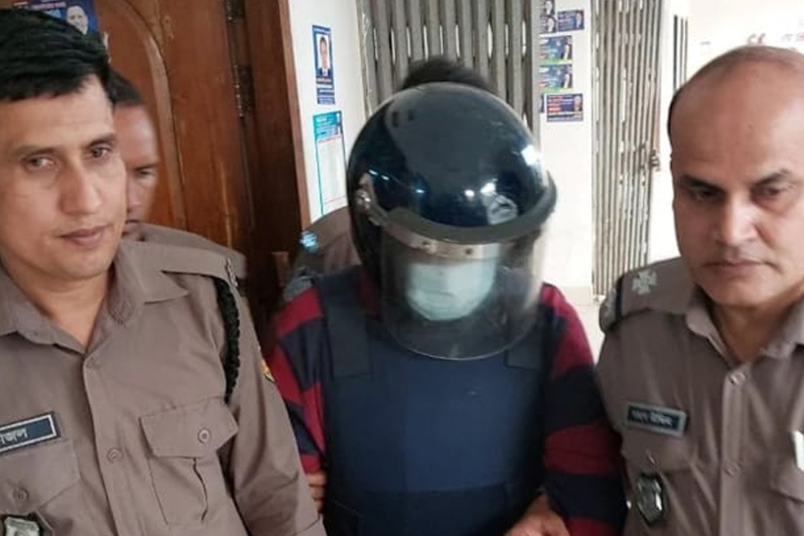 গৃহকর্মী নির্যাতনের অভিযোগে গ্রেপ্তার বিমান বাংলাদেশের এমডি