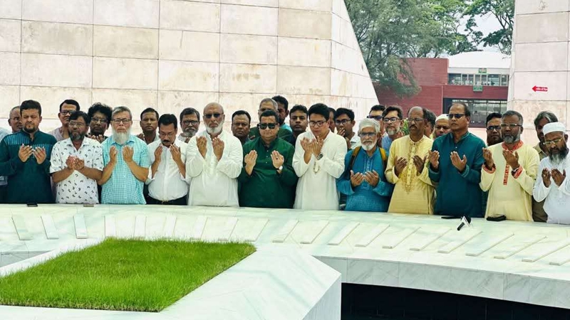 জিয়াউর রহমানের সমাধীতে জেডআরএফের ফাতিহা পাঠ