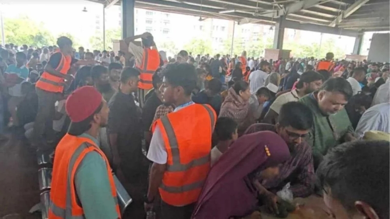 বন্দি স্বজনকে ঘরের রান্না খাবার দিতে কারাগারে ভিড়