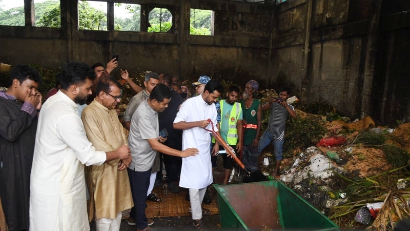 রাতের মধ্যেই কোরবানির বর্জ্য অপসারণ করা হবে : আসিফ মাহমুদ