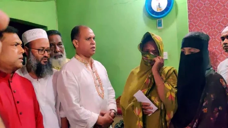 শহীদ পরিবারের পাশে ‘আমরা বিএনপি পরিবার’