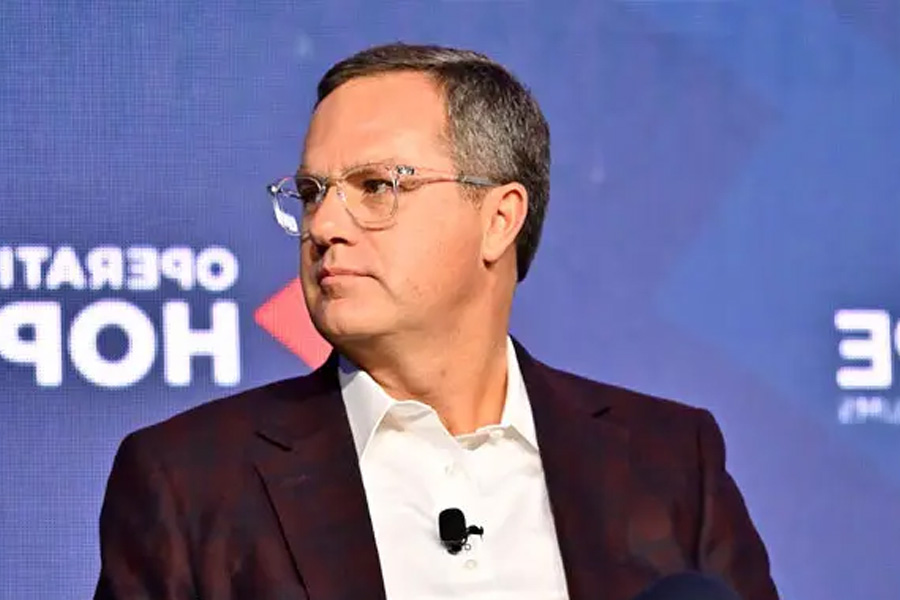 এক দশক পর অবসর নিচ্ছেন ওয়ালমার্টের সিইও ডগ ম্যাকমিলন