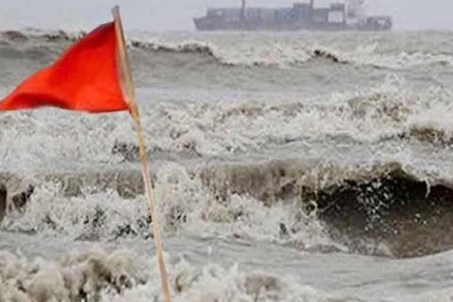 ৪ সমুদ্রবন্দরে ৩ নম্বর সতর্ক সংকেত বহাল