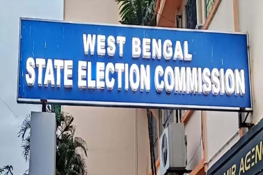পশ্চিমবঙ্গে অর্ধেক ভোটারের তথ্য মিলছে না