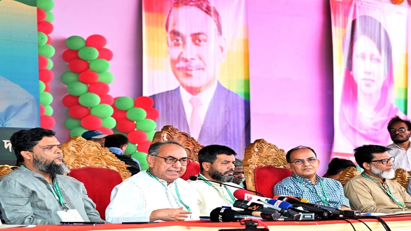 আ. লীগ ছদ্মবেশ পরিবর্তন করে চাঁদাবাজি করছে : মির্জা আব্বাস