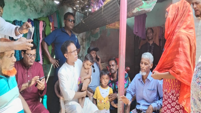 আ.লীগ সন্ত্রাসীদের হামলায় আহতদের পাশে দাড়িয়েছেন : টিপু