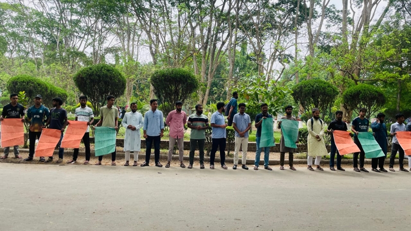 পারভেজ হত্যার বিচার ও আইন উপদেষ্টার পদত্যাগের দাবিতে শিক্ষার্থীরা