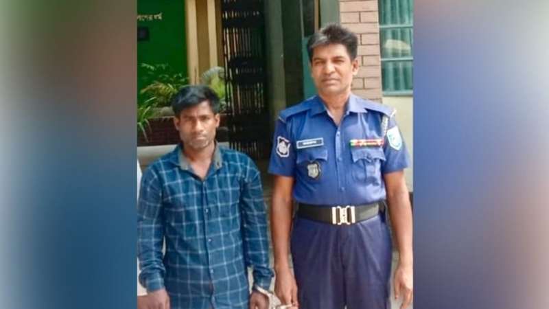 আল্লাহ ও নবী-রাসুল‌দের নি‌য়ে কুটূ‌ক্তির অভিযোগে যুবক গ্রেপ্তার