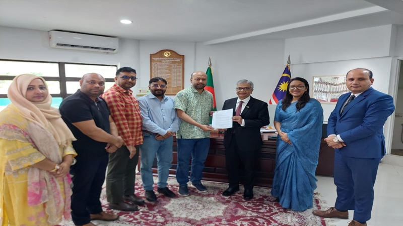 মালয়েশিয়ায় বাংলাদেশী দূতাবাসে এবি পার্টির স্মারকলিপি প্রদান