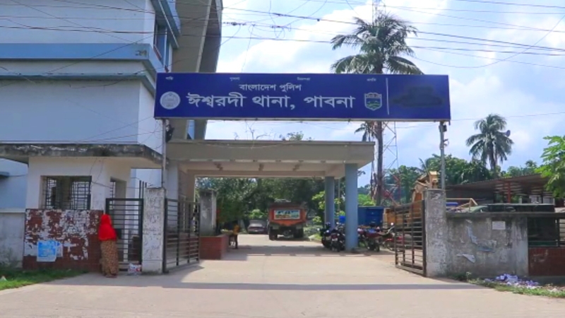 অস্ত্রের মুখে ট্রাকসহ ১৭টি গরু নিয়ে গেল ডাকাতদল