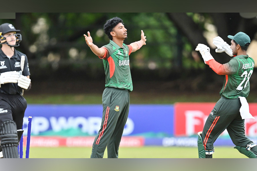 ব্যাটিং ব্যর্থতায় বিদায় বাংলাদেশের