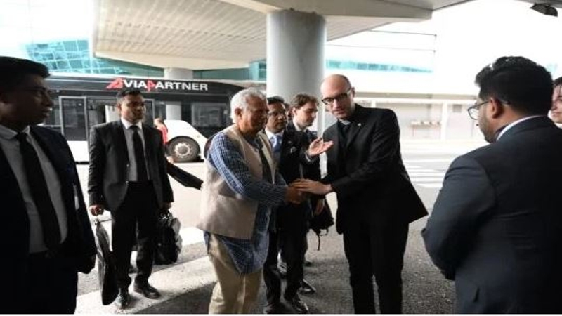 প্রধান উপদেষ্টা রোমে পৌঁছেছেন