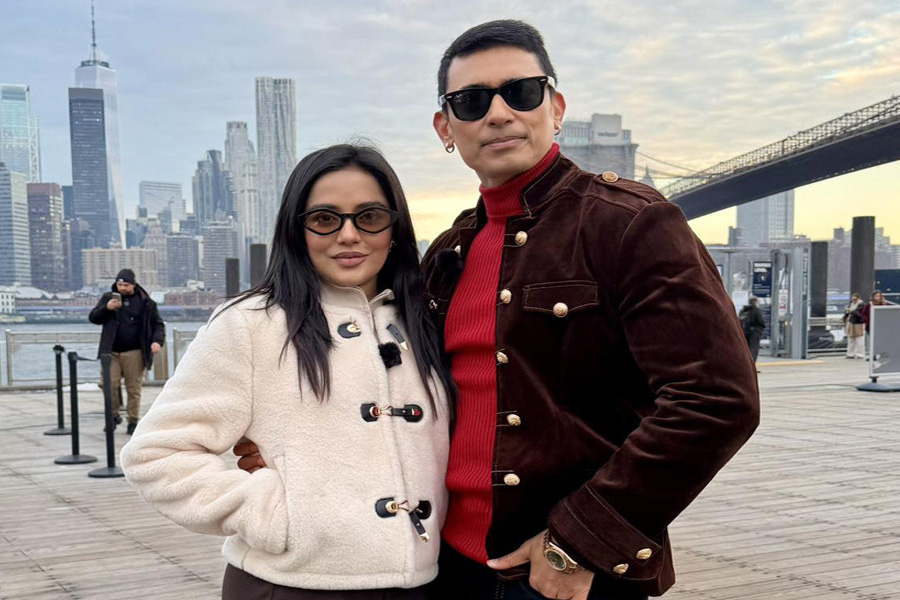 প্রথমবার এক মঞ্চে জায়েদ খান ও মাহি