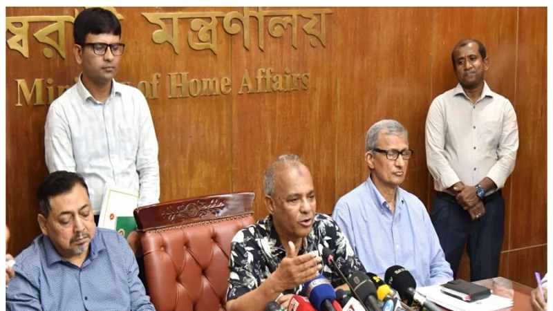 গণগ্রেপ্তার নয়, গোপালগঞ্জে শুধু দোষীদেরই ধরা হচ্ছে: স্বরাষ্ট্র উপদেষ্টা