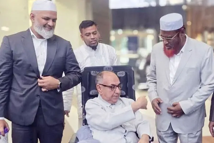 মির্জা আব্বাসকে দেখতে গেলেন গোলাম পরওয়ার