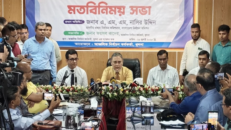 নির্বাচনে অস্ত্র নয়, বড় হুমকি এআই: সিইসি
