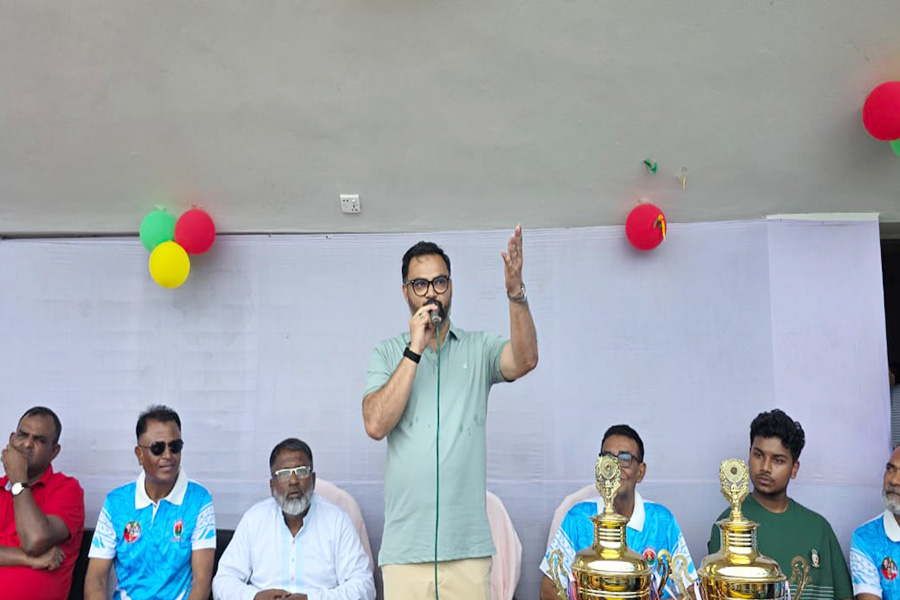 ক্রীড়াঙ্গনে উপদেষ্টার প্রভাব বিস্তারের অভিযোগ তুললেন আমিনুল হক