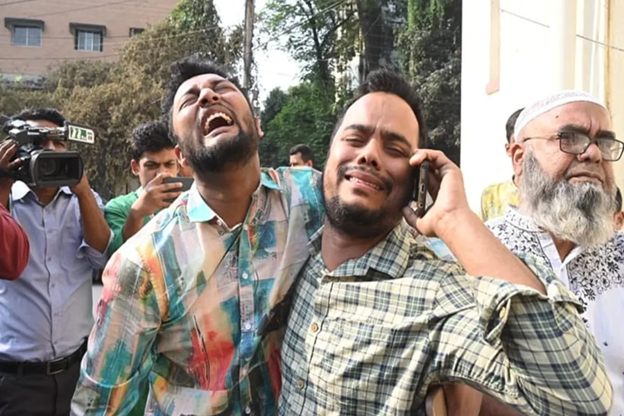 ইট আর মাটিতে চাপা পড়ে নিভল ৬ প্রাণ, আহত ২০৮