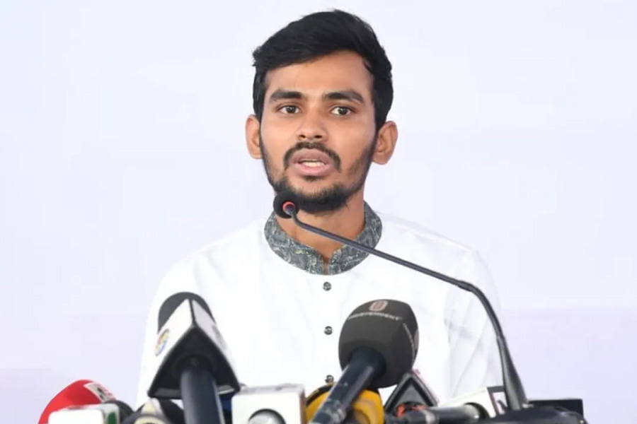 আ.লীগকে পুনর্বাসনের চেষ্টা চলছে : উপদেষ্টা আসিফ