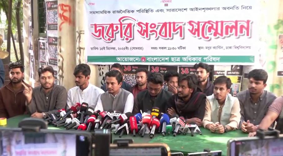 প্রধান উপদেষ্টার মাঝে শেখ হাসিনার প্রতিচ্ছবি দেখতে পাই