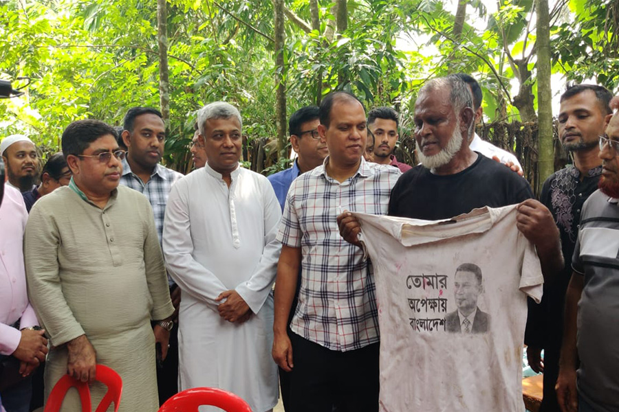 ভ্যানচালক মোস্তফা শেখের পরিবারের দায়িত্ব নিলেন তারেক রহমান
