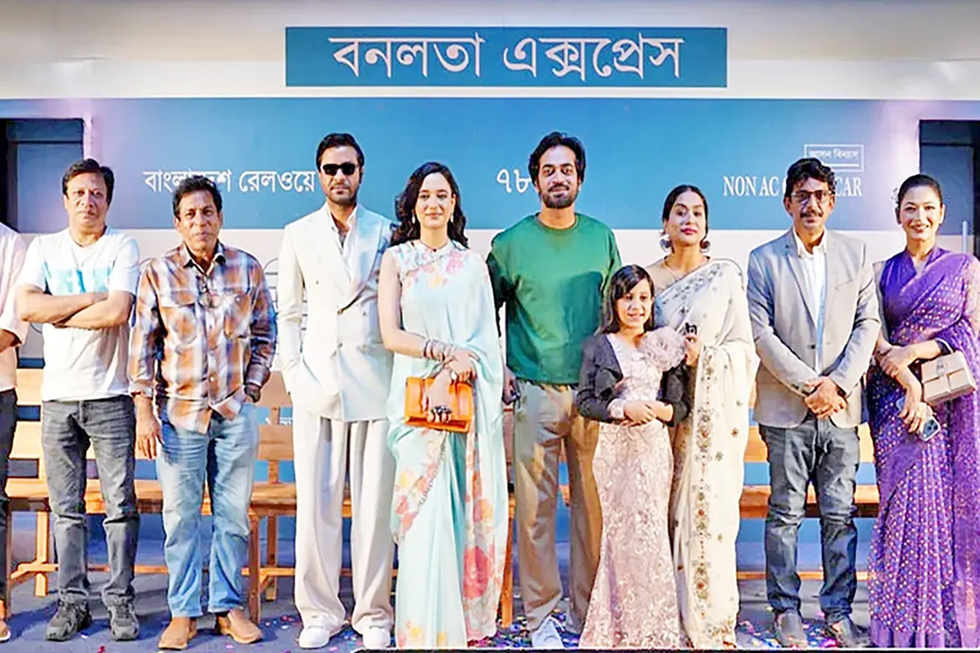 তারকাবহুল ‘বনলতা এক্সপ্রেস’-এর যাত্রা শুরু