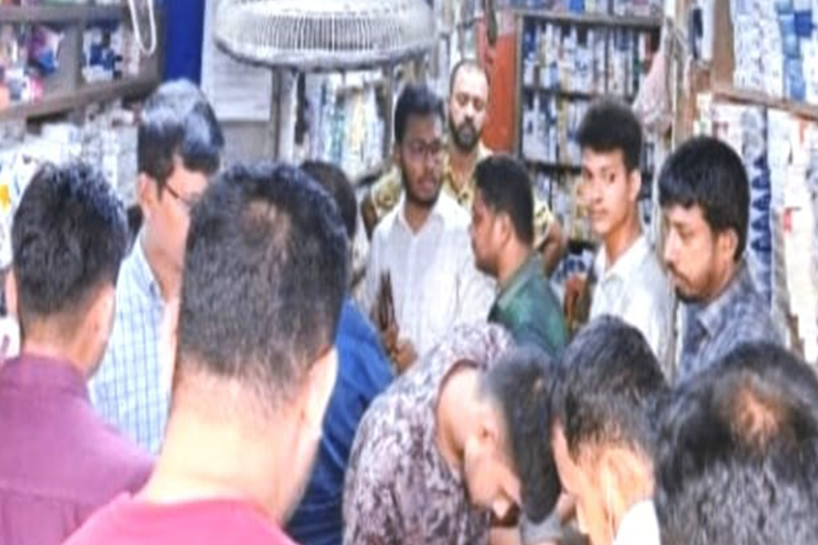 বাঁশখালীতে মেয়াদোত্তীর্ণ ওষুধ বিক্রি রোধে এসিল্যান্ডের অভিযানে