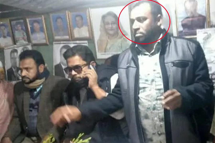 বাঁশখালীতে দাপিয়ে বেড়াচ্ছেন আ' লীগের নেতা