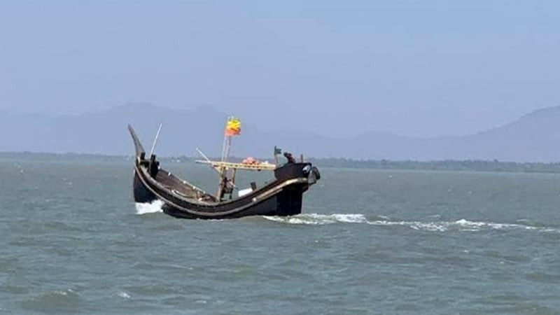 বাংলাদেশি ১২ জেলেকে ধরে নিয়ে গেল আরাকান আর্মি