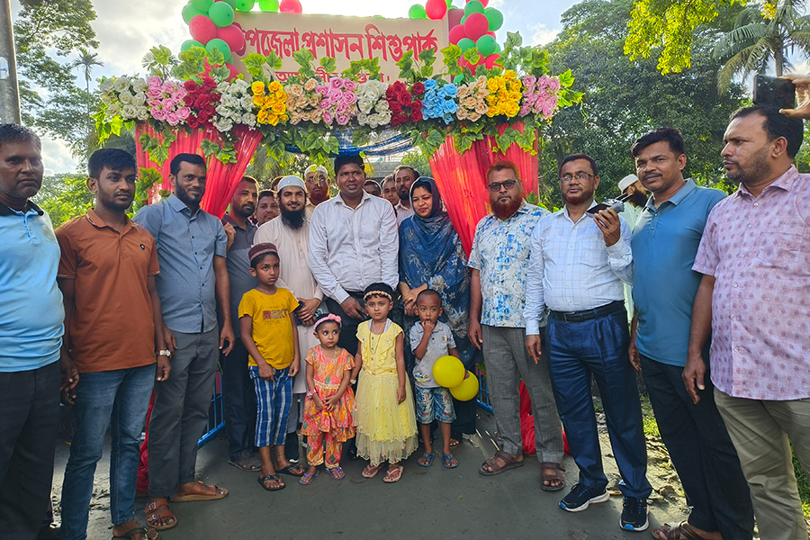 আমতলীতে উপজেলা প্রশাসন শিশুপার্কের উদ্বোধন