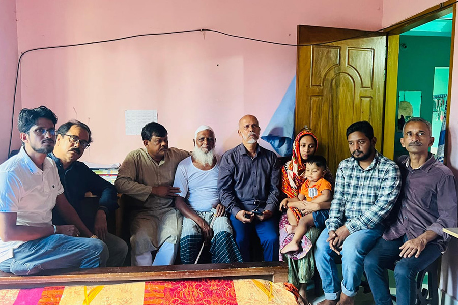 প্রয়াত সাংবাদিক আরিফিন তুষারের পরিবারের পাশে রহমাতুল্লাহ